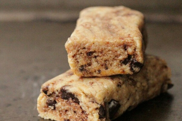 No Bake – Chocolate Chip Cookie Dough Protein Bars